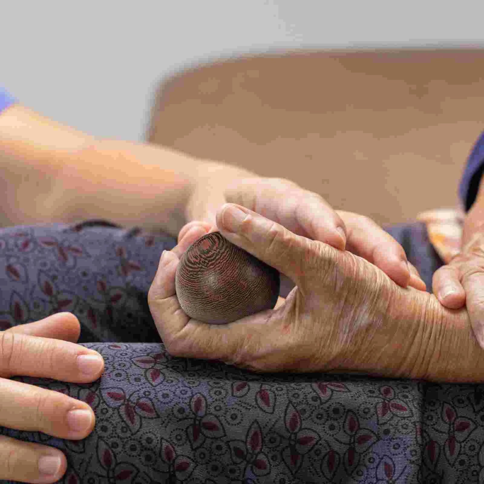 2Pcs Rosewood Hand Hand Exercise Balls Baoding Hand Exercise Balls Chinese Acupoint Hand Exercise Balls Adult Wrist Hand